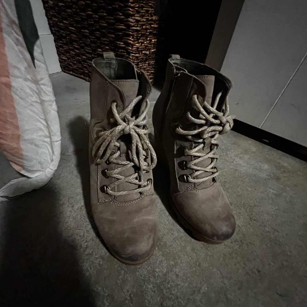 Women’s Sorel wedge snow boots